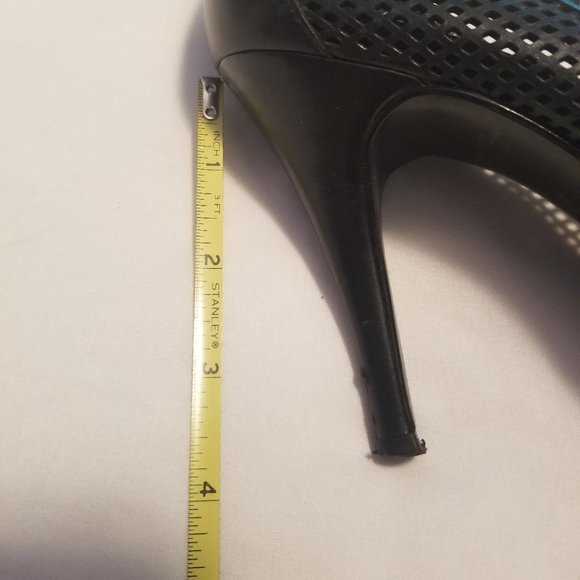 BCBG Perforated Peep Toe Pumps- Size 7 - Picture 4 of 8